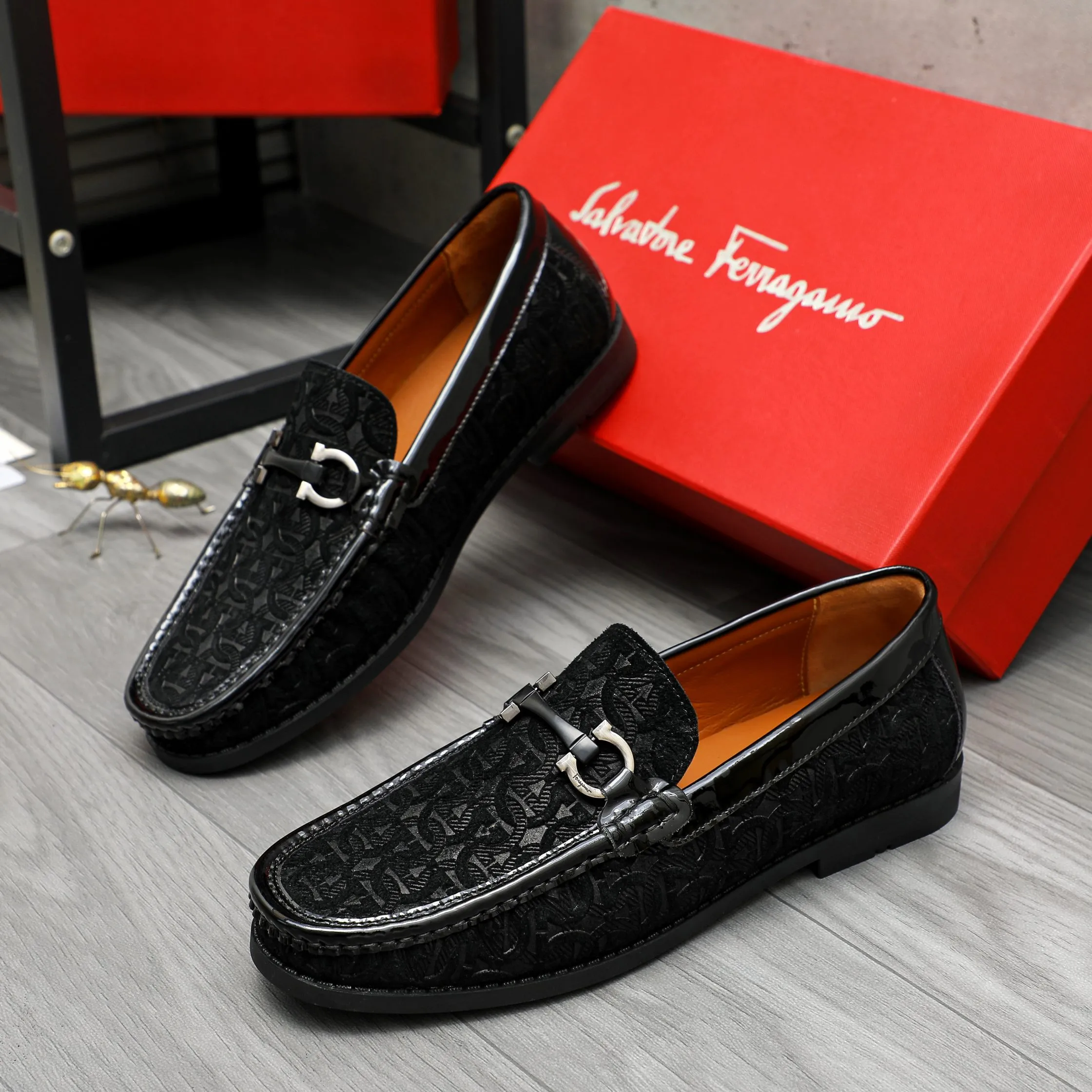 Men's shoes 💰400 Product trademark: Ferragamo "Ferragamo" business casual slip-on shoes Regular size: 38-45 (45. Customized, non-returnable) Product materials: Selected frosted cowhide embossed upper, cowhide lining, rubber outsole